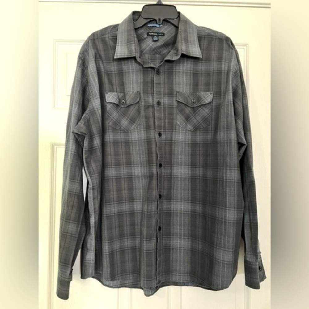 Van Heusen long sleeve button down shirt XL 17-17 1/2” slim fit
